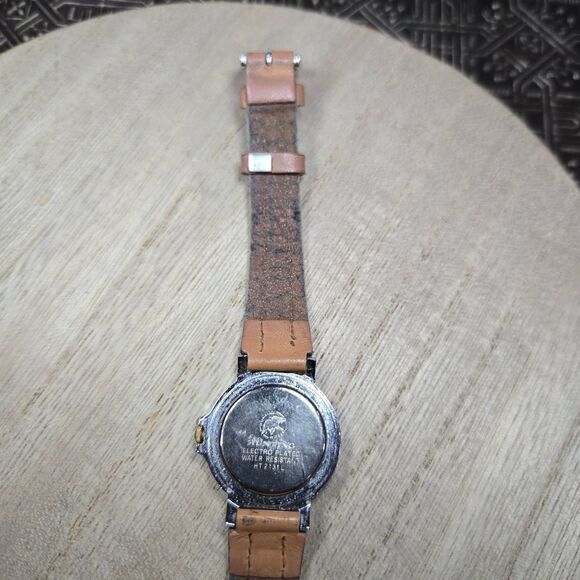 ? Hunting World Vintage Outdoor Watch with Elephant Inlay Rare! Works Great!! main image 12